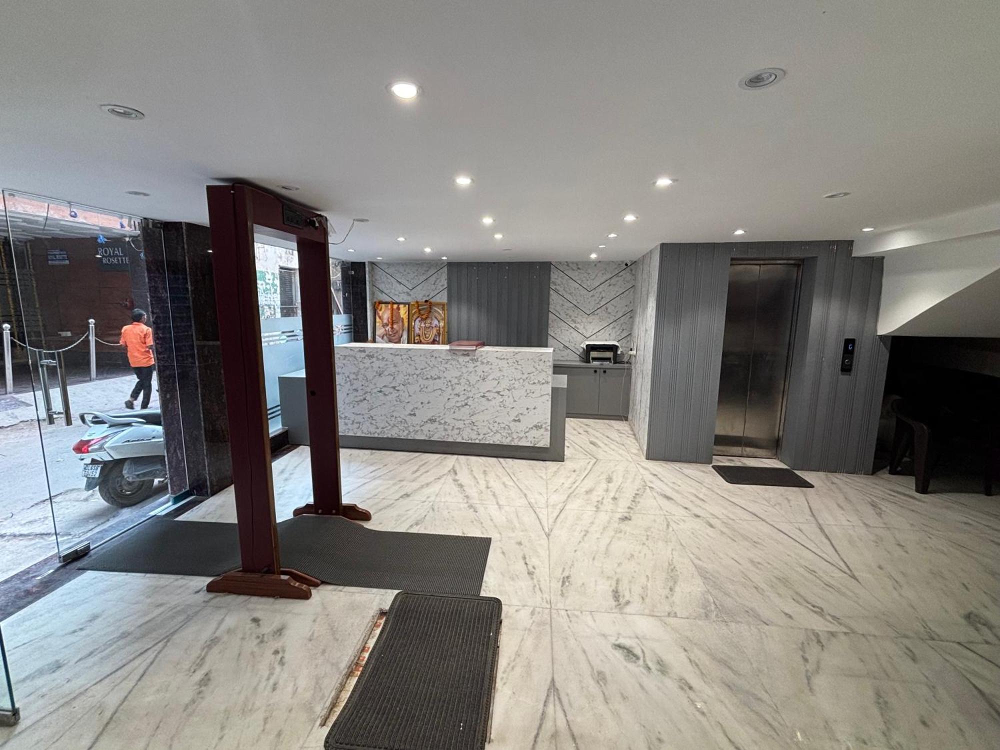 Hotel C G International 2 Minuit Walkable New Delhi Railway Station & Connaught Palace 뉴델리 외부 사진