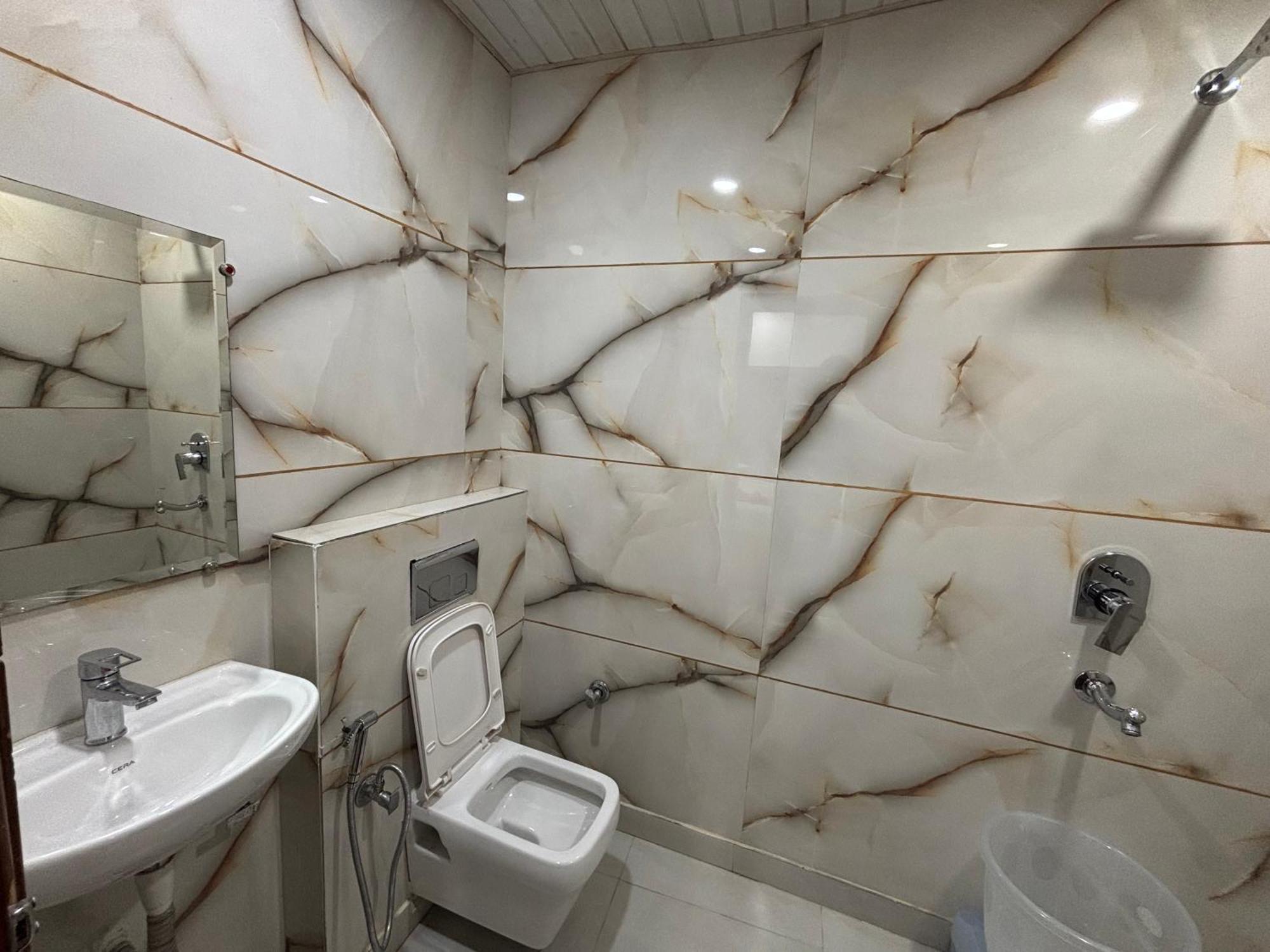 Hotel C G International 2 Minuit Walkable New Delhi Railway Station & Connaught Palace 뉴델리 외부 사진