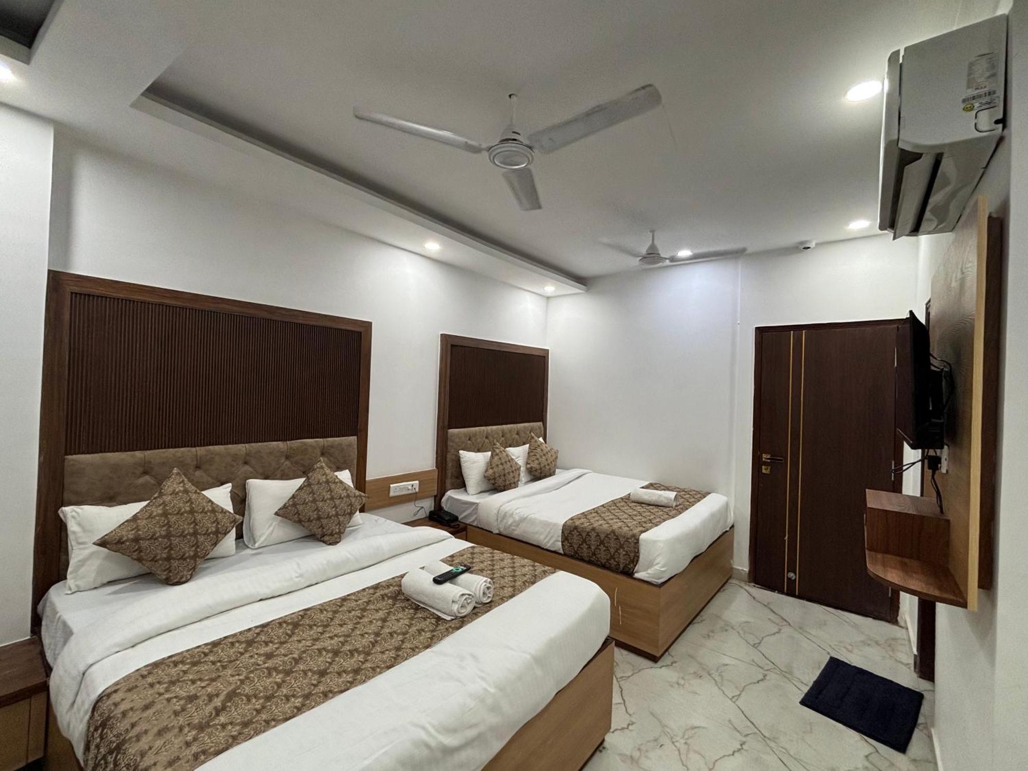 Hotel C G International 2 Minuit Walkable New Delhi Railway Station & Connaught Palace 뉴델리 외부 사진