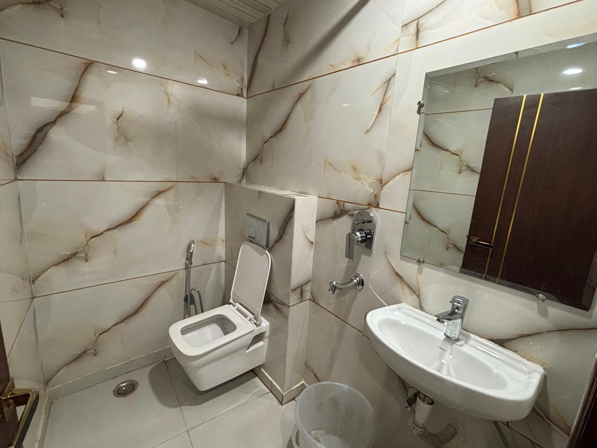 Hotel C G International 2 Minuit Walkable New Delhi Railway Station & Connaught Palace 뉴델리 외부 사진